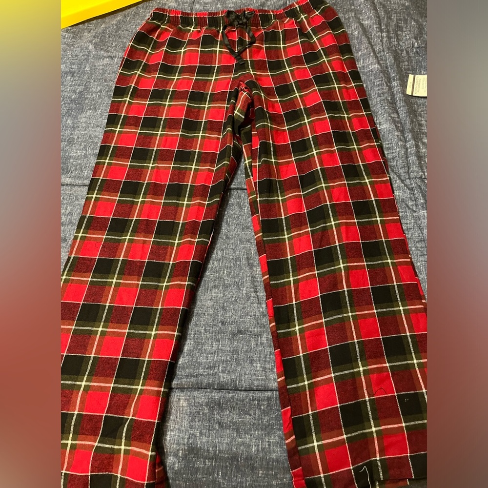Sleep wear black and red plaid set